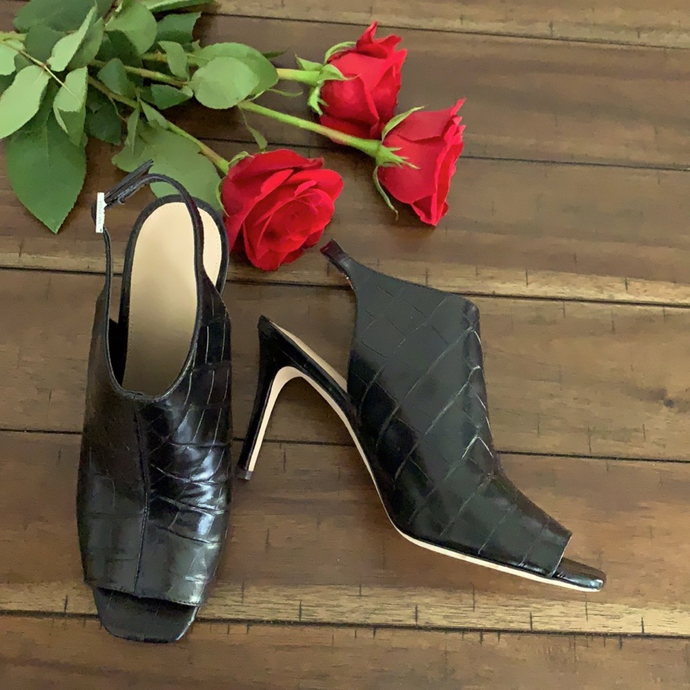 Via Spiga Women’s Terese Croc Embossed Peep Toe Pump Black Size 7.5
